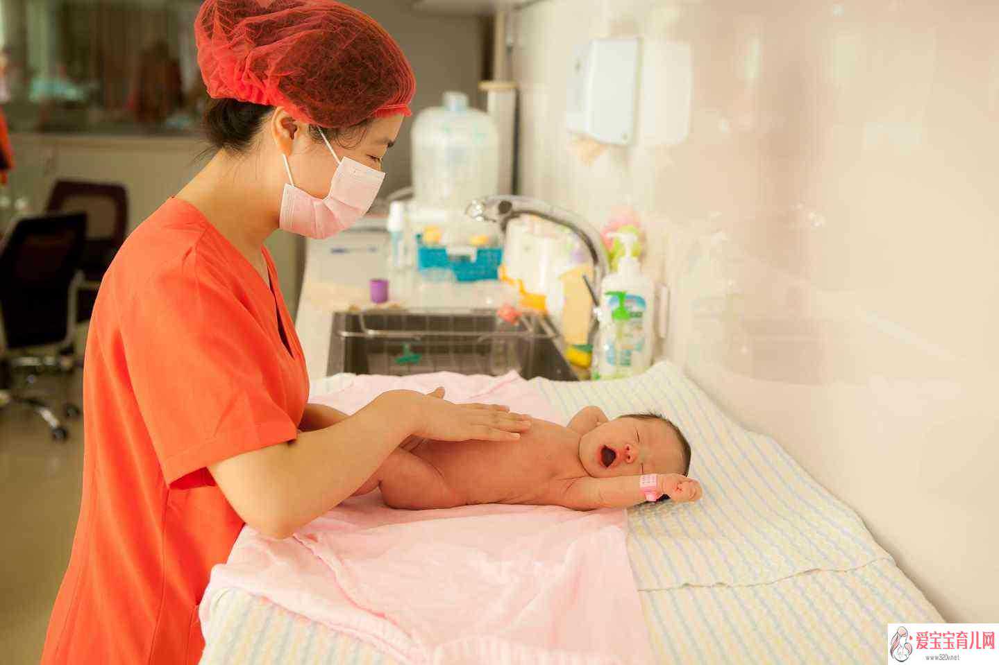 高成功率供卵试管医院多少钱，帮新生儿洗澡应准备哪些新生儿卫生护理应该怎